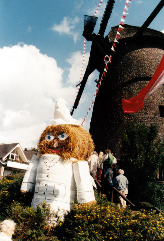 der Korn-Mann an der Windmühle (September 1997)