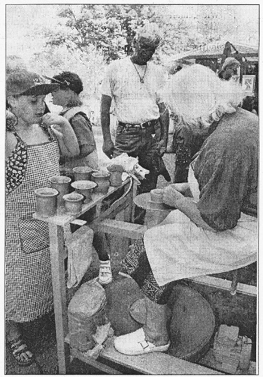 Handwerk an der Töpferscheibe